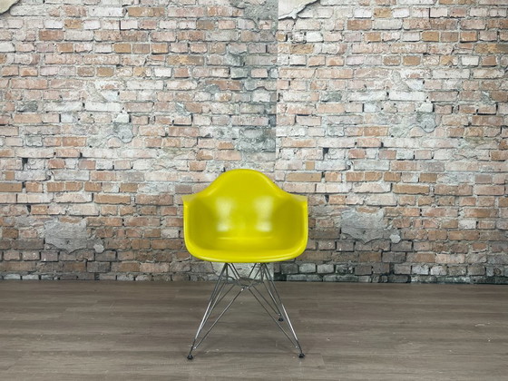 Vitra DAR – Plastique Moutarde | Charles & Ray Eames – Fauteuils, Plastic, Chrome (photo 2 of 17)