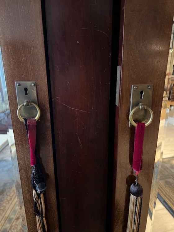 Image 1 of Hoher antiker Mahagonischrank mit geschliffenen Spiegeln