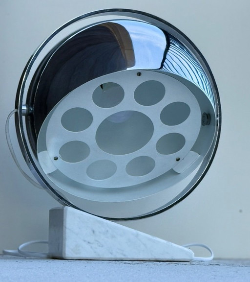 Lampe de table vintage de l'ère spatiale avec base en marbre et abat-jour rotatif en métal chromé