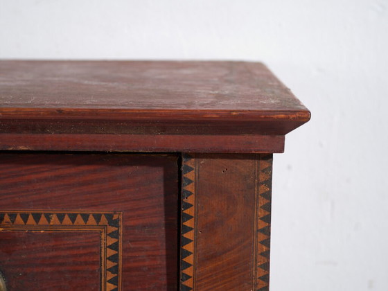 Central European Biedermeier chest of drawers in pine with four drawers – Central Europe, circa 1850 – Wood (photo 25 of 40)