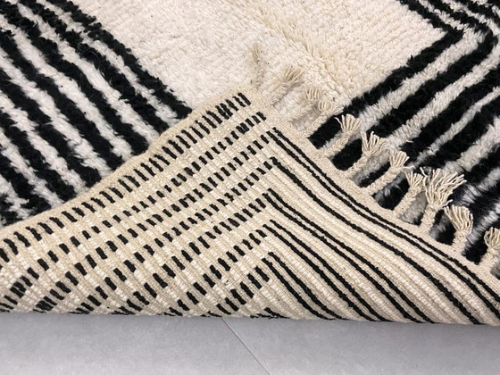 Image 1 of Tappeto tradizionale berbero dell'Atlante in bianco e nero, colore naturale, dimensioni 150/250 cm