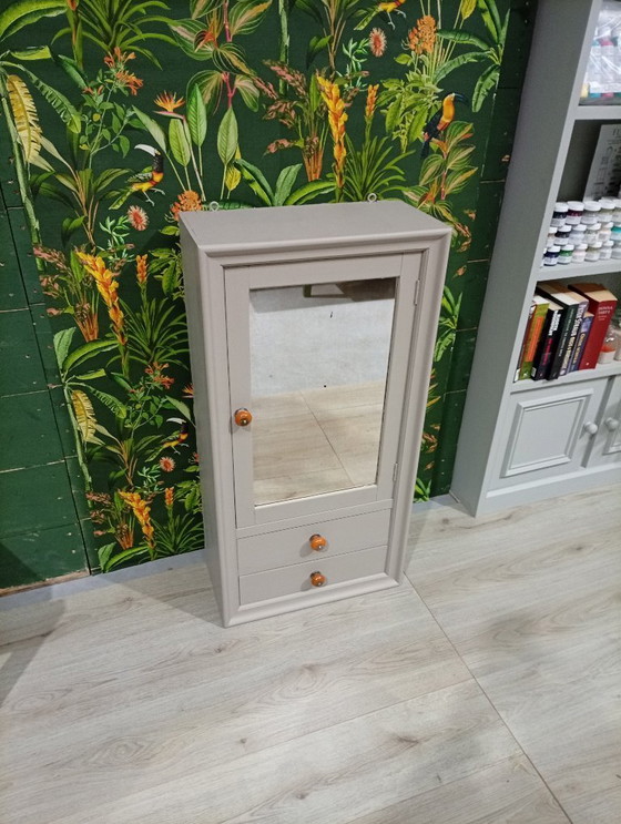 Image 1 of Armario con espejo