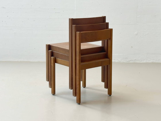 Image 1 of Set van 6 stapelbare houten stoelen in een minimalistisch design uit het midden van de vorige eeuw.