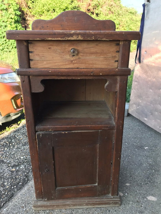 Antiker rustikaler Nachttisch aus Kiefernholz – Nachttische, Rustic (photo 8 of 11)