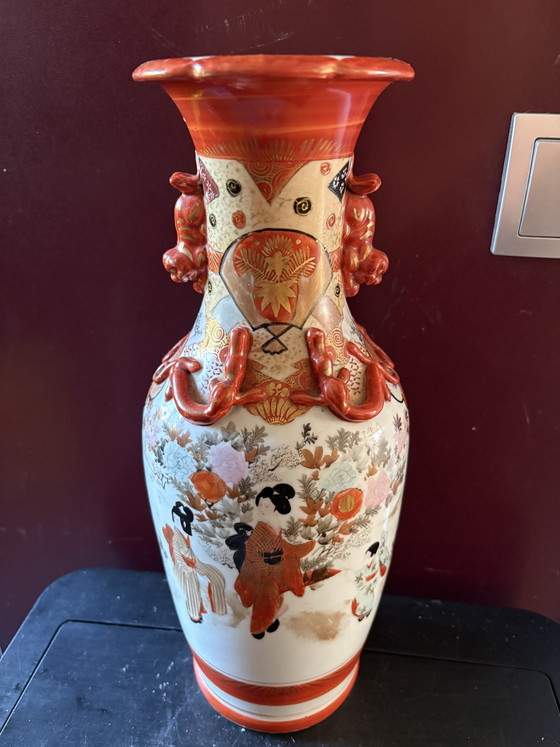 Stunning Japanese Hand-Painted Kutanivase – Porcelain (photo 2 of 10)