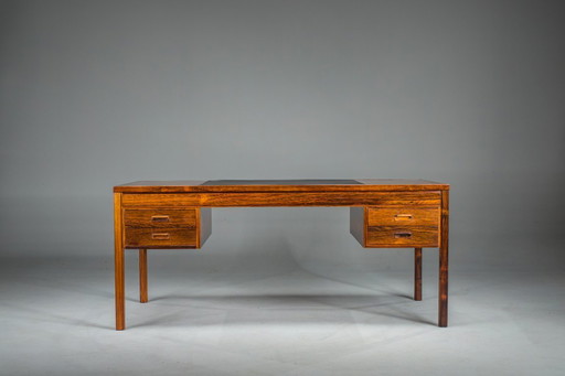 Dänischer Chefschreibtisch aus Palisander mit schwarzer Ledereinlage von Søren Willadsen Møbelfabrik, 1960er Jahre