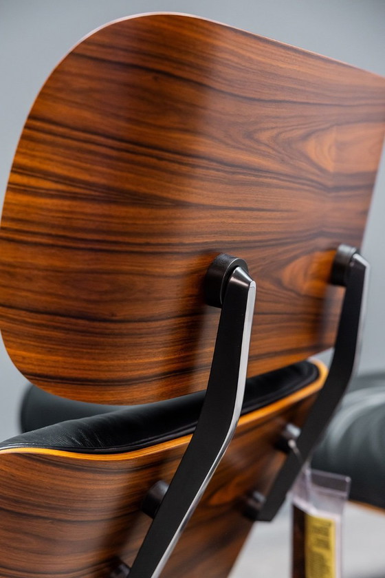 Image 1 of Eames loungestoel + voetenbank "jubileumeditie"