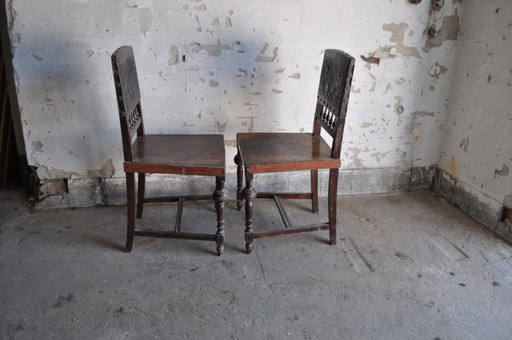 Set antiker ungarischer geprägter Leder-Esszimmerstühle