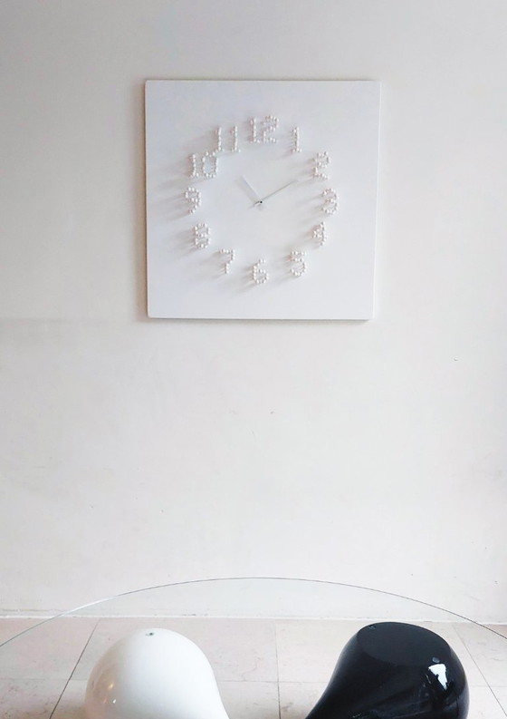 Image 1 of Horloge murale/sculpture murale illusionniste « Mocap » blanche