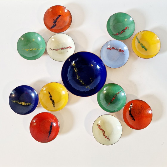 Image 1 of Vintage pindastel emaille fifties schalen setje tapas jaren 50 schaaltjes