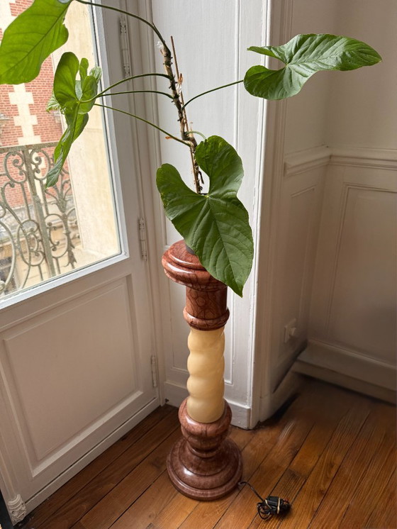 Image 1 of Colonna luminosa/supporto in alabastro