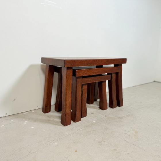 Image 1 of Satz von 3 brutalistischen Eichenbeistelltischen