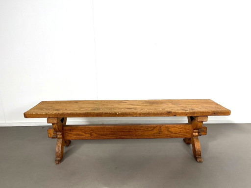 Gran banco francés de estilo brutalista, de roble macizo, de la década de 1960.