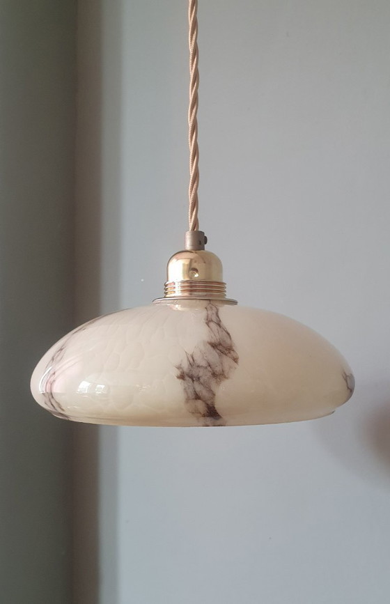 Image 1 of Lampada a sospensione vintage in vetro opalino effetto marmo, in stile Art Déco.