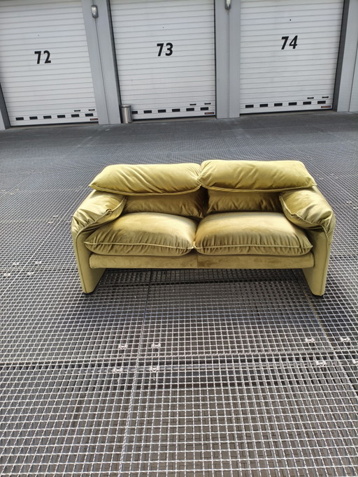 Cassina maralunga 40 2 zits opnieuw gestoffeerd met groen fluweel