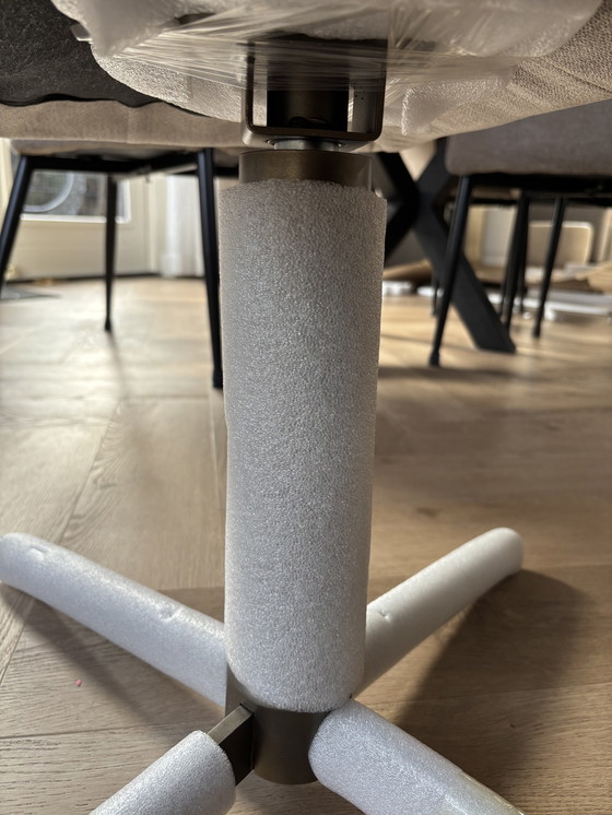 Image 1 of Moods Milano dining table chair 6x be handsome nature 01 Iras 360 anodic