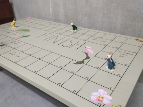 Image 1 of Coffee table with game (game table)