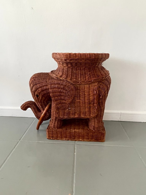 Image 1 of Tavolino vintage a forma di elefante degli anni '70.