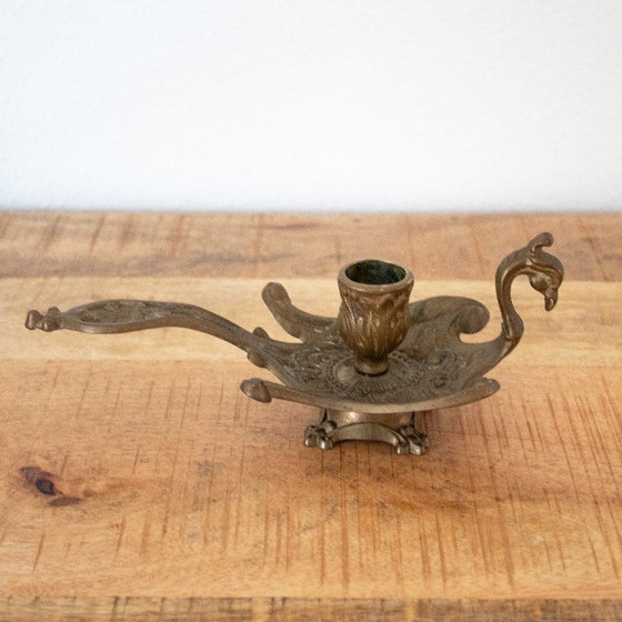 Image 1 of Chandelier vintage en laiton en forme de paon élégant