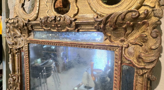 Image 1 of Regency period mirror with a carved and gilded wooden pediment – ​​18th century