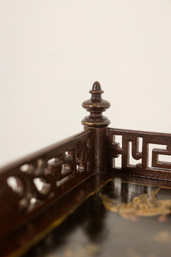 Image 1 of Klein bijzettafeltje met lakdecoratie in Japanse stijl. Periode Napoleon III.