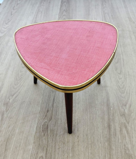 Image 1 of Mesa de centro de los años 50 con tapa rosa