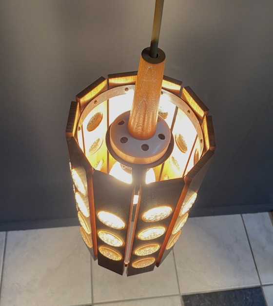 Image 1 of Set van 2 houten hanglampen uit de jaren 70 met plastic ogen