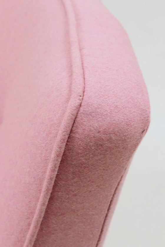 Image 1 of Roze fauteuil, vintage pastelkleurige wollen stof, eikenhout