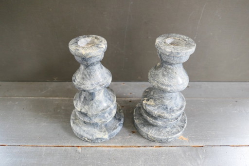 Set di candelieri in marmo grigio antico