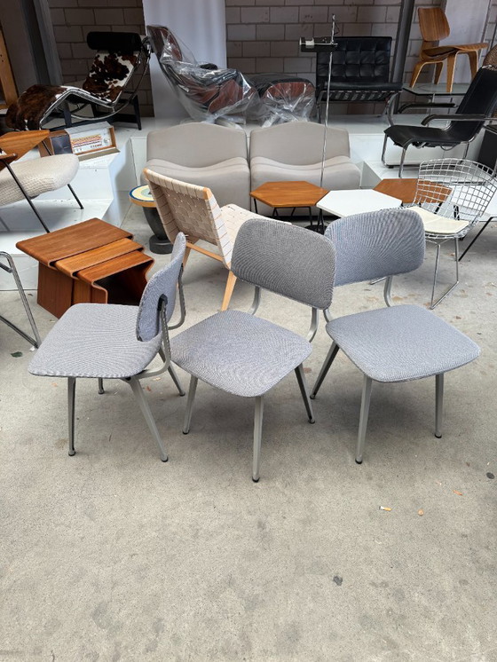 Image 1 of Silla Ahrend Revolt tapizada gris