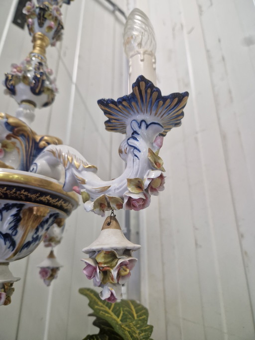 Ancien lustre en porcelaine