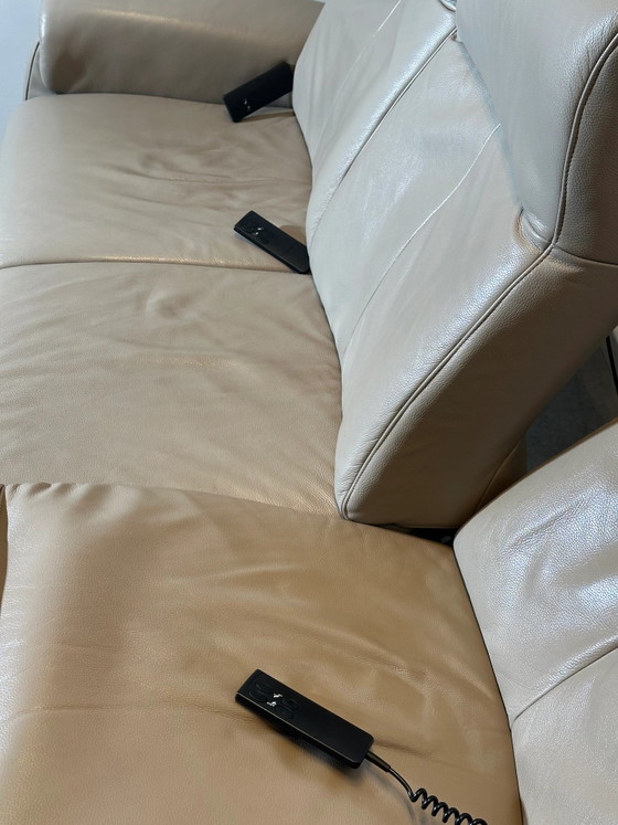 Conjunto de sofás de cuero Musterring – Función de relajación eléctrica – 2 plazas y 3 plazas – Loveseat (photo 4 of 7)