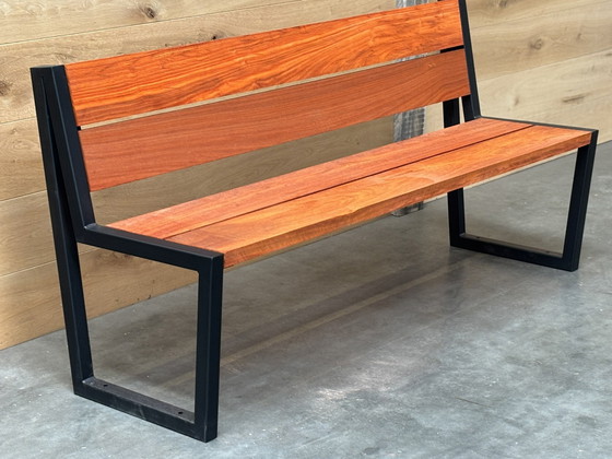 Image 1 of Panca da giardino Padouk con struttura in acciaio