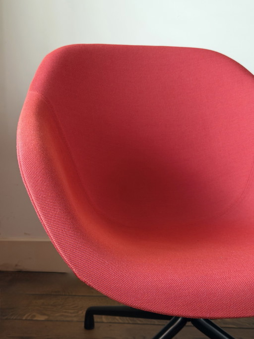 Hay à propos d'un fauteuil Aal 81