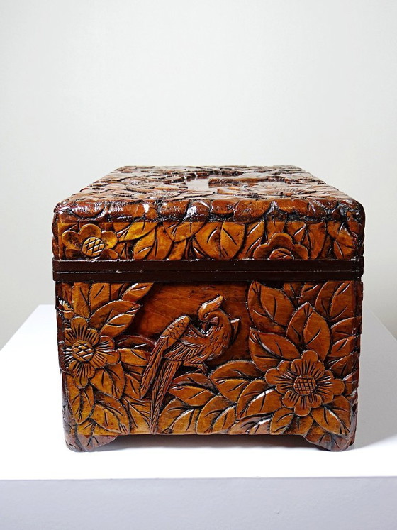 Image 1 of Vintage Aziatische handgesneden houten doos uit de jaren 70-80.