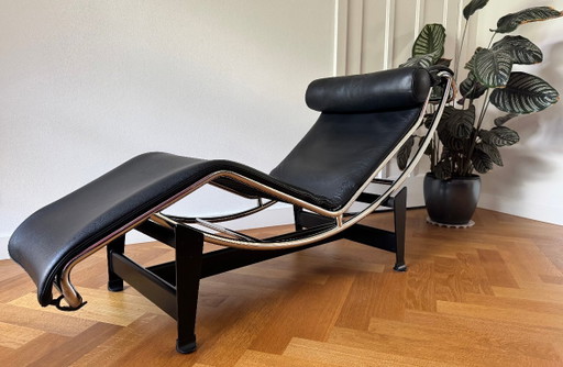 Cassina - Le Corbusier LC4 – chaises longue, Leather, Metal (photo 2 of 9)