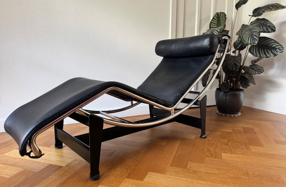 Cassina - Le Corbusier LC4 – Chaise longue, Leather, Metal (photo 2 of 9)