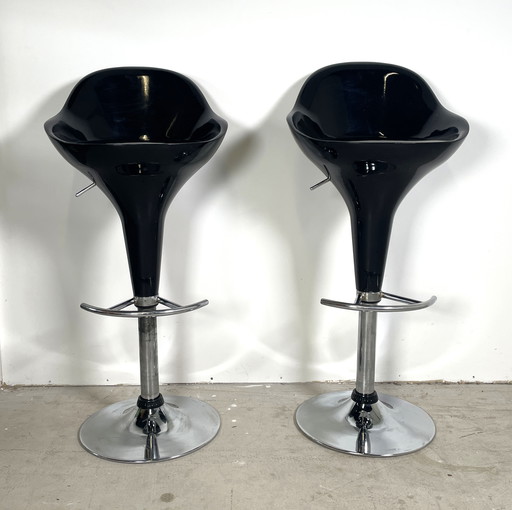 Set van twee kunststof retro barkrukken 