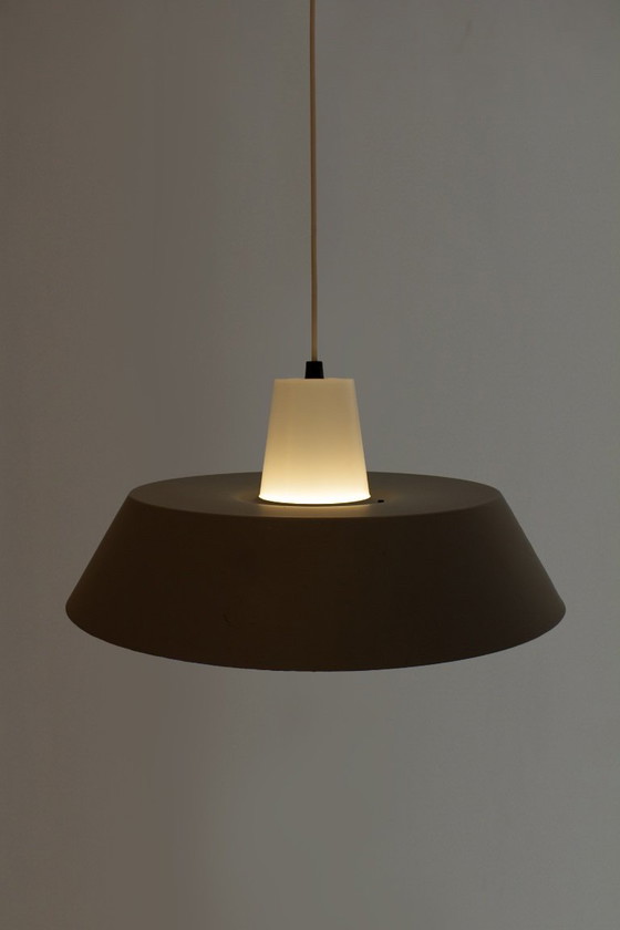 Lampada a sospensione danese Voss Belysning grigio e bianco anni '60 – Lampade a sospensione, Plastica (photo 2 of 5)