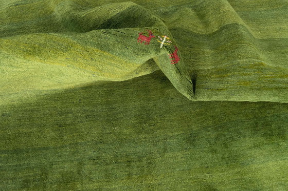 Image 1 of Tappeto Gabbeh Loribaft annodato a mano – 245 x 170 cm – Verde naturale con raffinati motivi nomadi