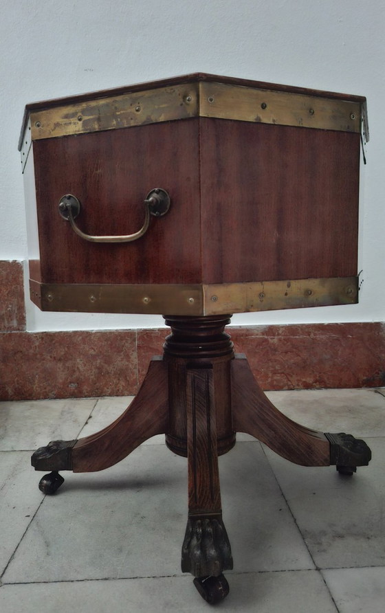 Image 1 of Antiguo Enfriador de Vino inglés sobre pedestal - Victoriano/Eduardiano
