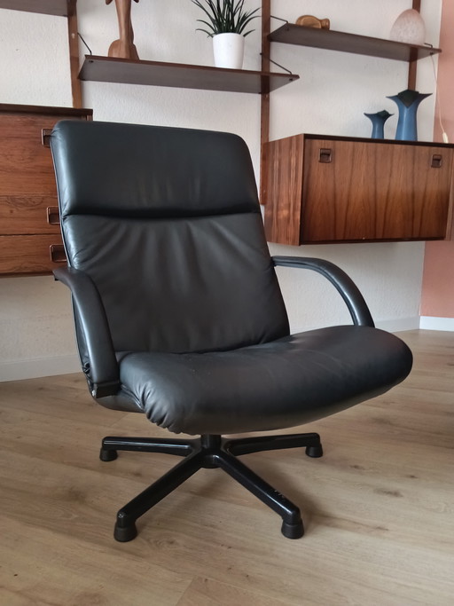 Artifort F140 armchair, Geoffrey Harcourt