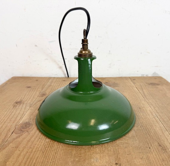 Image 1 of Lampada a sospensione industriale in smalto verde di Coolicon, anni '50