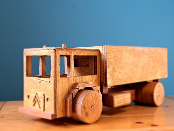Image 1 of einfacher Holzlaster