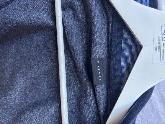 Bugatti Kragen Strickjacke – Fotografie, Stoff (photo 2 of 6)
