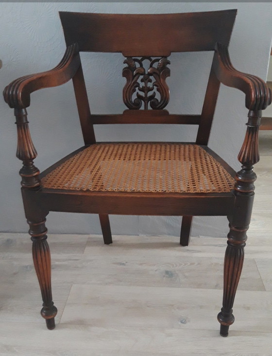 Image 1 of Fantastica poltrona Hollywood Regency "Bauer International" in mogano con seduta in cinghie.