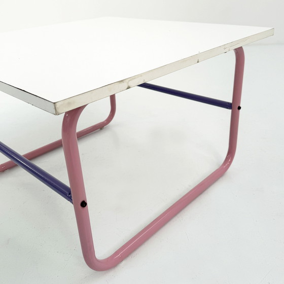 Image 1 of Table basse tubulaire violette et rose, années 1980
