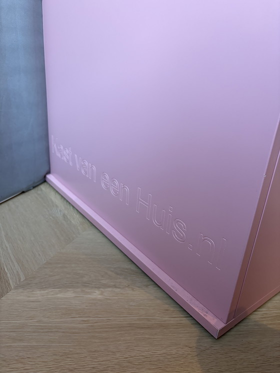 Image 1 of Armoire pour enfants Closetvaneenhuis, escalier de la maison du canal, pignon rose clair