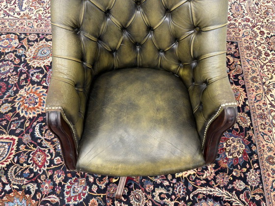 Sedia da ufficio Chesterfield Director Chair inglese verde – Sedie da ufficio, Leather, Metal (photo 6 of 9)