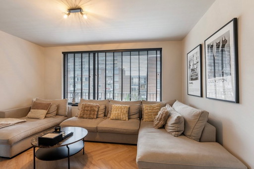 Room 108 Chaise-Lounge